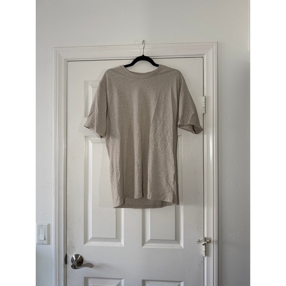 everlane t-shirt short sleeve crew neck in heather oatmeal tan, men size medium